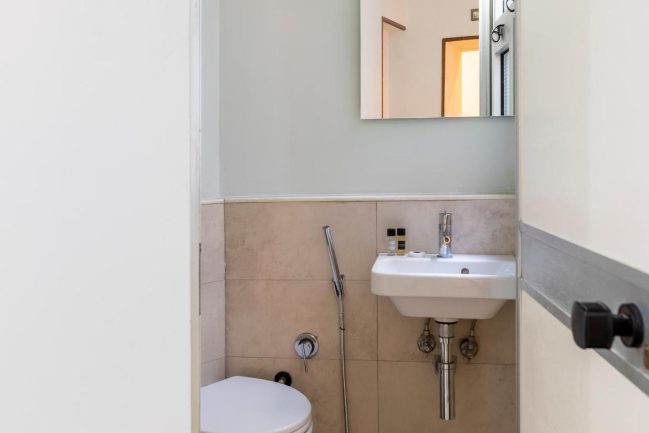 Deza Casa Vacanze Nazionale Joy Roma Esterno foto
